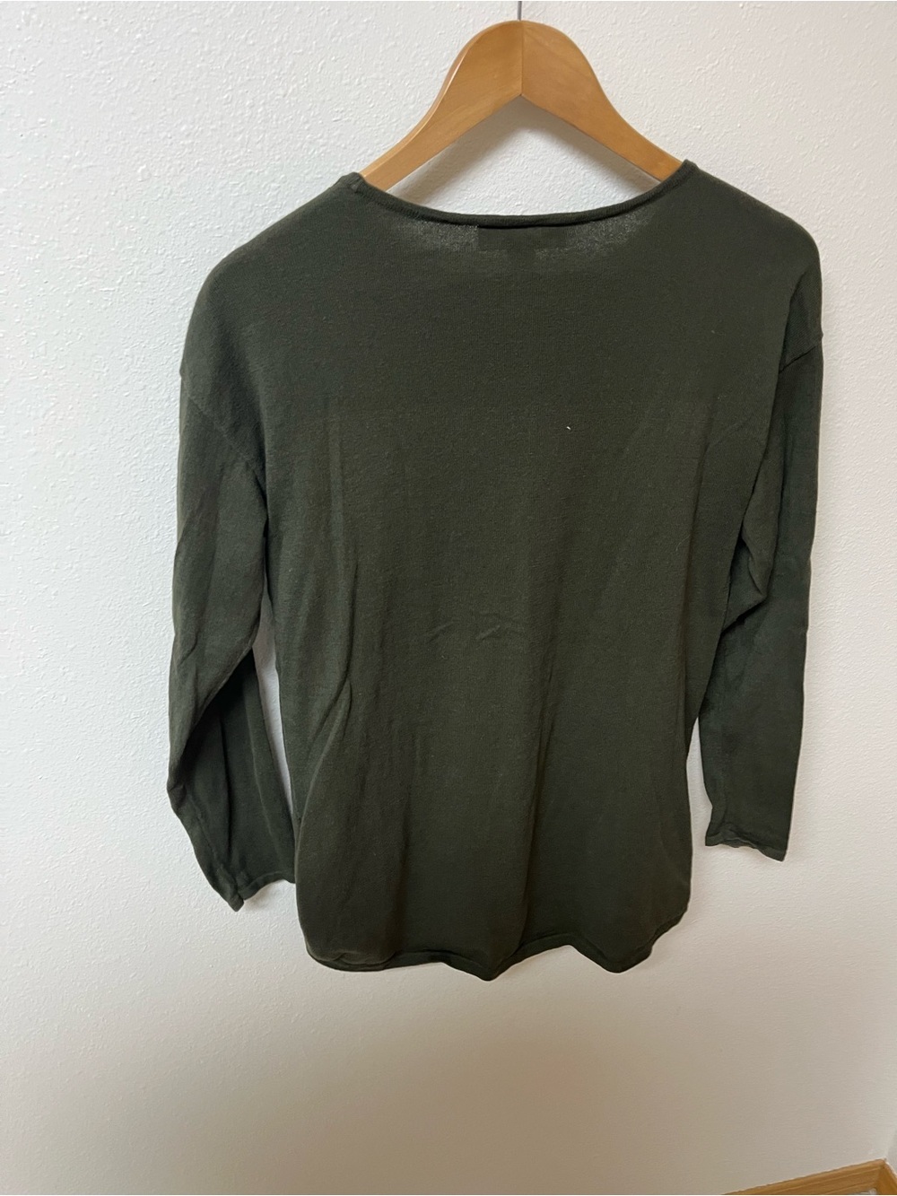 Michael Kors Olive Green Button-Shoulder Sweater women’s size S - Picture 3 of 3